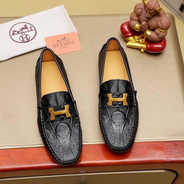 Classic Slip-On Shoes Of The Same Style As Herm