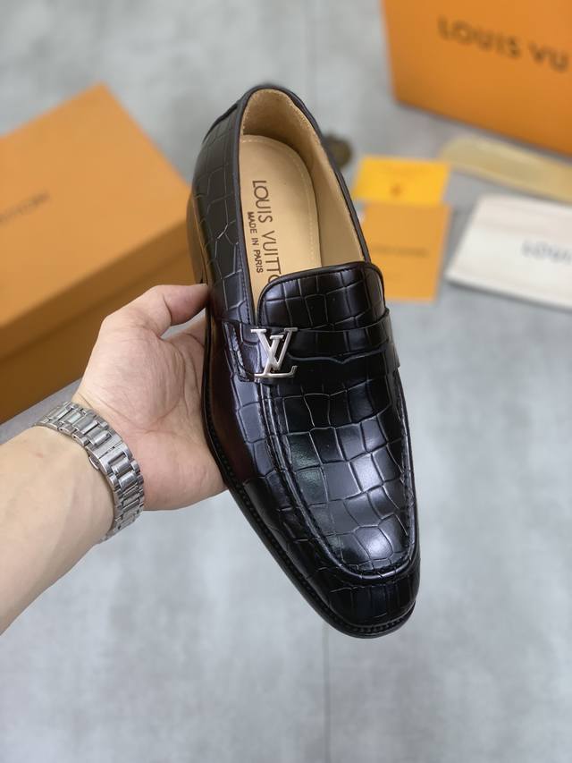 Factory P Price Men's Sports Shoes Original Water-Dyed Cow Lining Lv Louis Vuitt