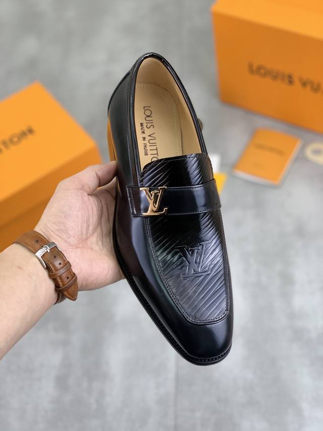 Factory P Price Men's Sports Shoes Original Water-Dyed Cow Lining Lv Louis Vuitt