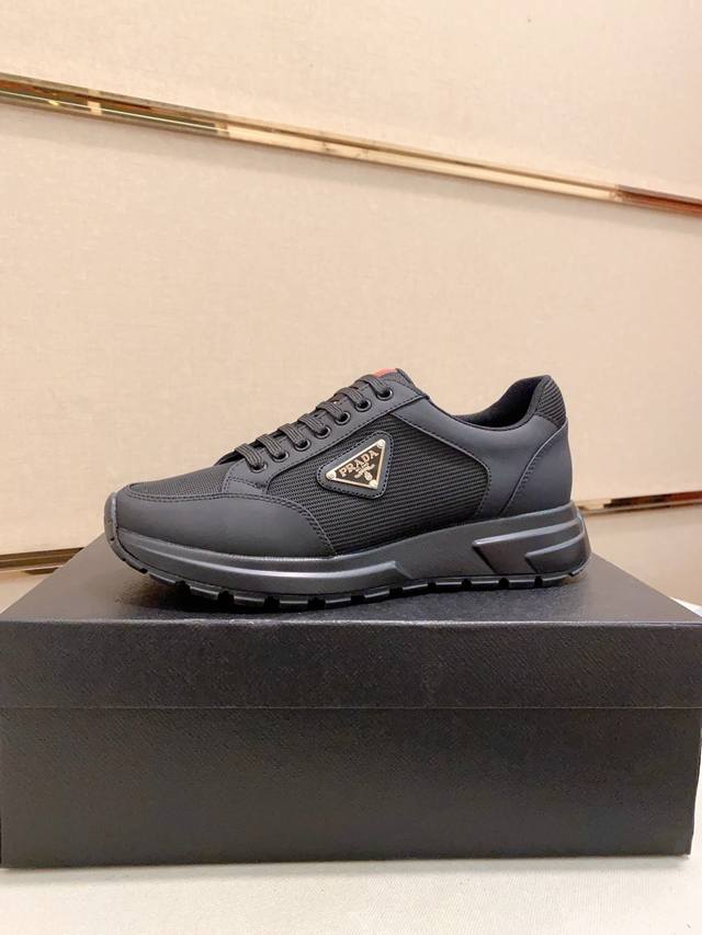 New Spring Prada Prada Counters Are On Sale At The Same Time. New Men's Shoes Wi