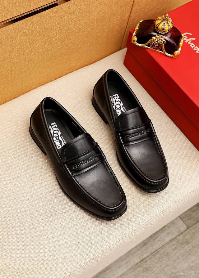 Product Trademark Ferragamo Salvatore Ferragamo Casual Leather Shoes Standard Si