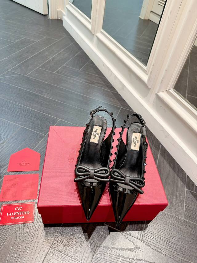 valentino Valentino High Version 24Ss Milan Spring And Summer Show Riveted Mi