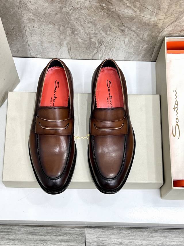 Santoni's Latest Men's Casual Leather Shoes. This Model Is Made Of Imported Cowh