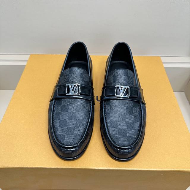 Leather Outsole With Rubber Pads Enhances Wear Resistance And Anti-Slip Performa
