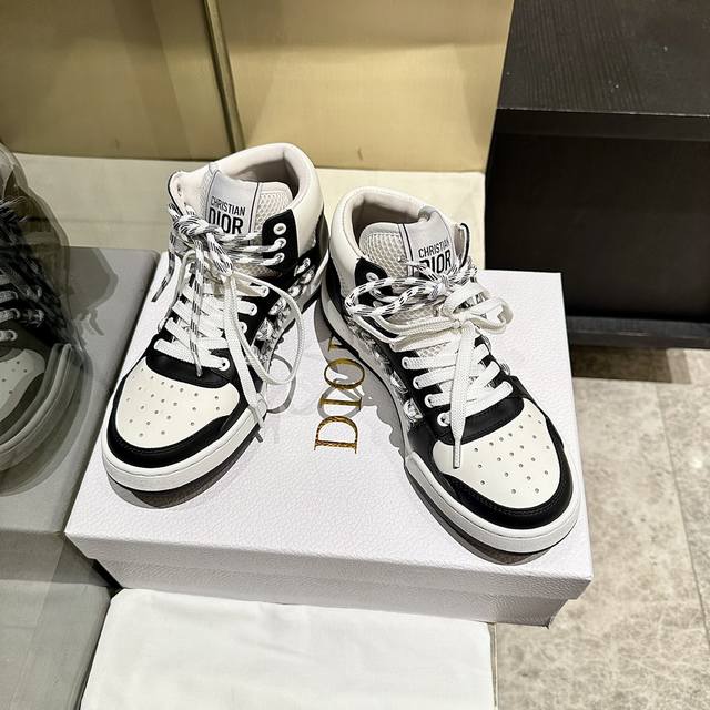 dior Women's Size Women 35-40 New In The 2025 Collection This Dior C'est Snea