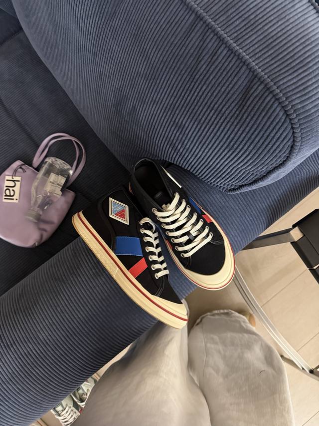 Canvas Shoes Instantly Return To Youth