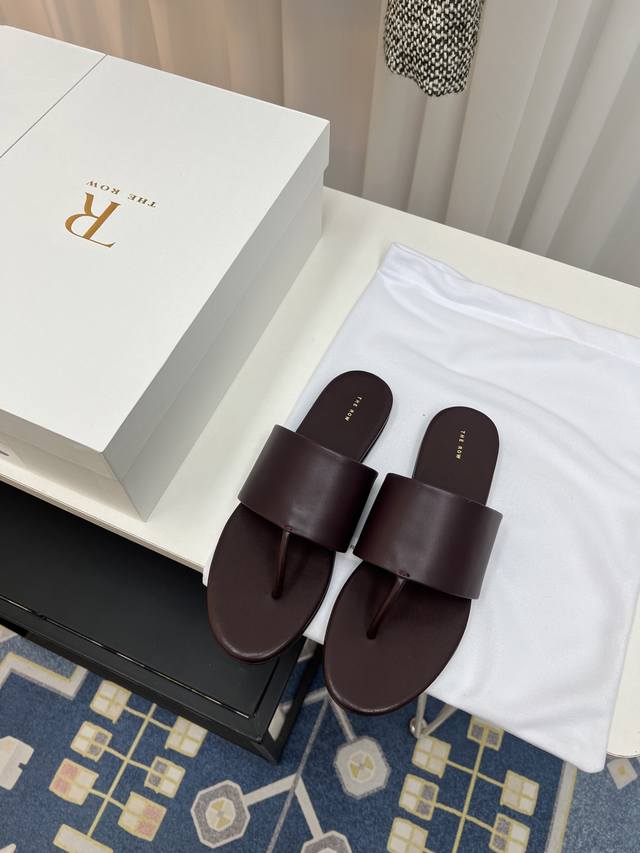 the Row Flat Slippers, Flip Flops, High Heel Slippers, A Pair Of Slippers Tha