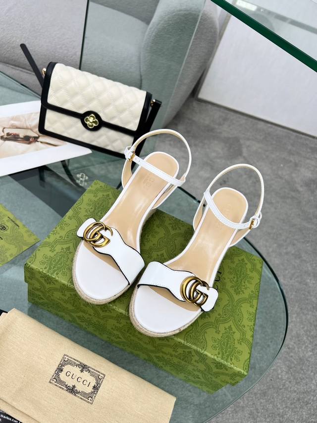 Gucci's New Straw Thick-Soled Sandals Are Not Only Light And Cool, But Also Have