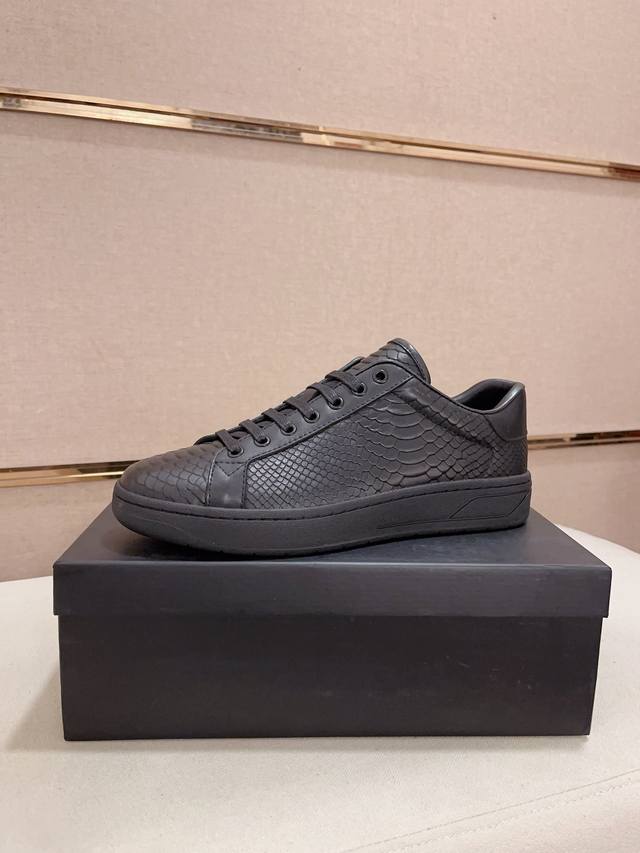 armani Armani New Models Are On Sale Simultaneously With The Counters. Uppers