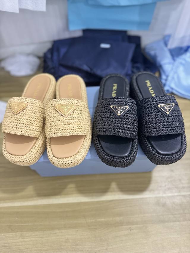 Factory Price P Prada's New Woven Shoes Straw Sandals This Year's Popular Straw