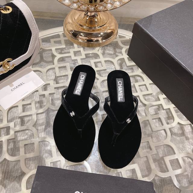 chanel Chanel 2025 Black Flip-Flops Simple, High-End And Full Of Chanel Style