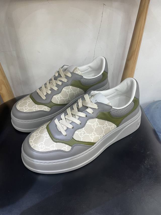 g's Latest Hit Thick-Soled White Shoes, A Mix Of Sports And Leisure, Have Bot