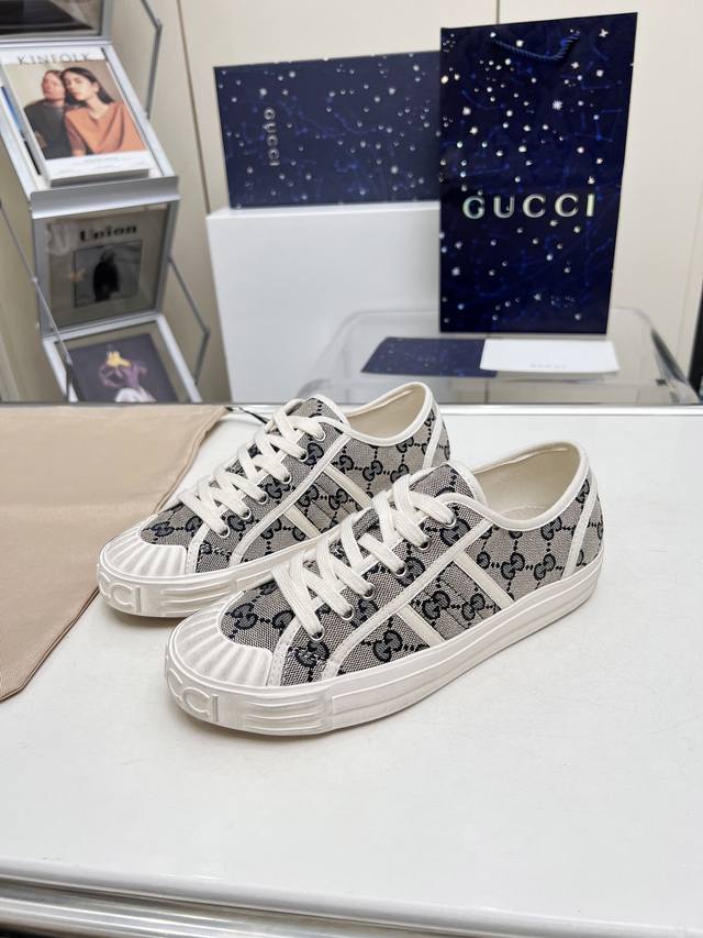 gucci Has Launched A New Product. Smooth Line Design. Lightweight, Comfortabl