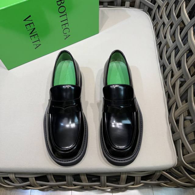 botteg* Venet* Bottega Venet Men's Casual Slip-On Leather Shoes. The Upper Is