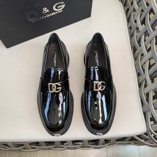 d&G Cowhide Moccasin Shoes Men's Loafers Embellished With Dg Hardware Namepla