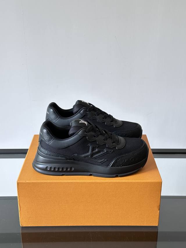 l Men's Classic Casual Sneakers This Pair Of Sneakers Is Made Of Soft Cowhide