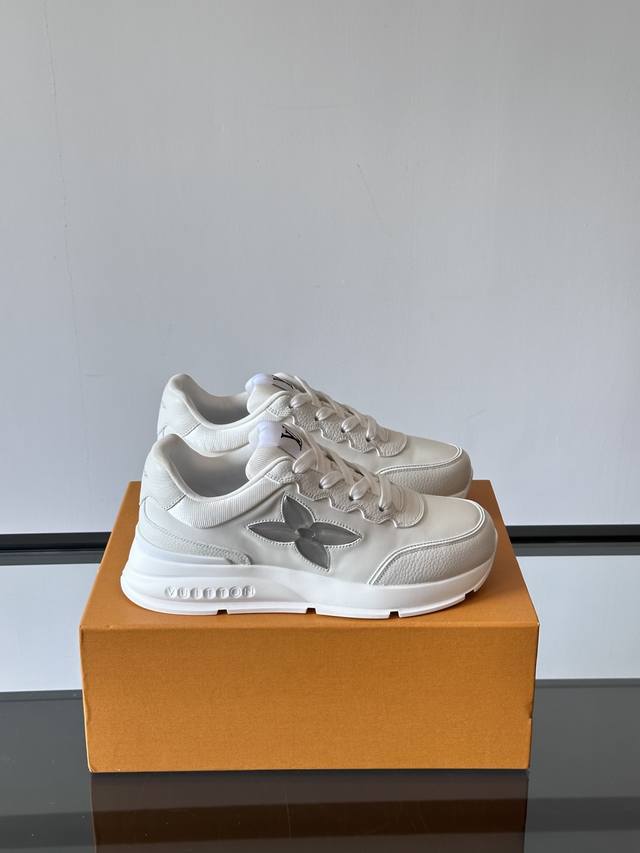 l Men's Classic Casual Sneakers This Pair Of Sneakers Is Made Of Soft Cowhide