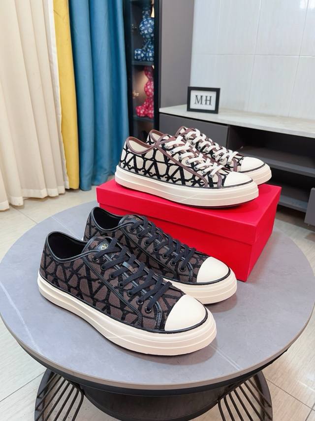 Factory Price P Valentino Couple's Official Website One-To-One Replica Fashion C