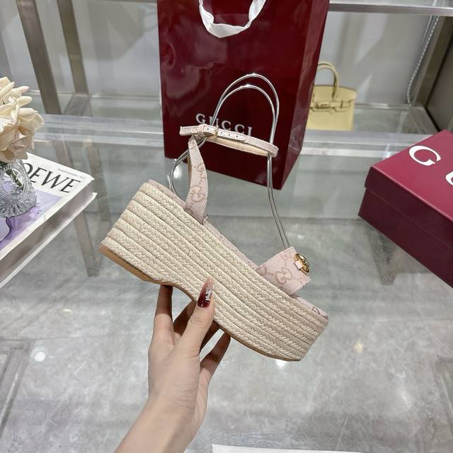gucci's Latest Hit Women's Horsebit Flat Mid-Heeled Platform Sandals This Des
