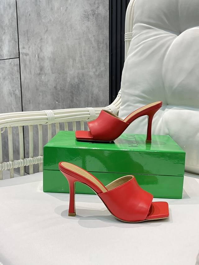 bv Bottega Veneta Creates Classic Deep-Mouthed Slippers In 18 Colors. Bright