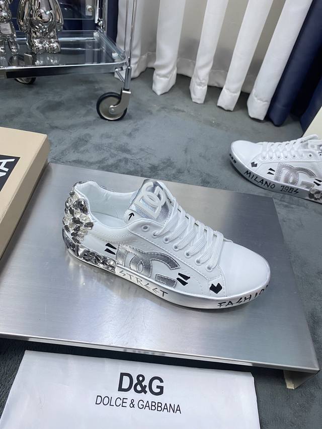 Product Trademark: Dolce&Gabbana Size: 35-45 Product Material: Upper Italian Cow