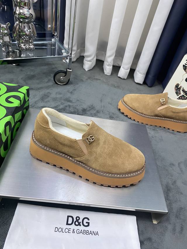 Product Trademark: Dolce&Gabbana Standard Size: 35-44 45 46 Customized Product M