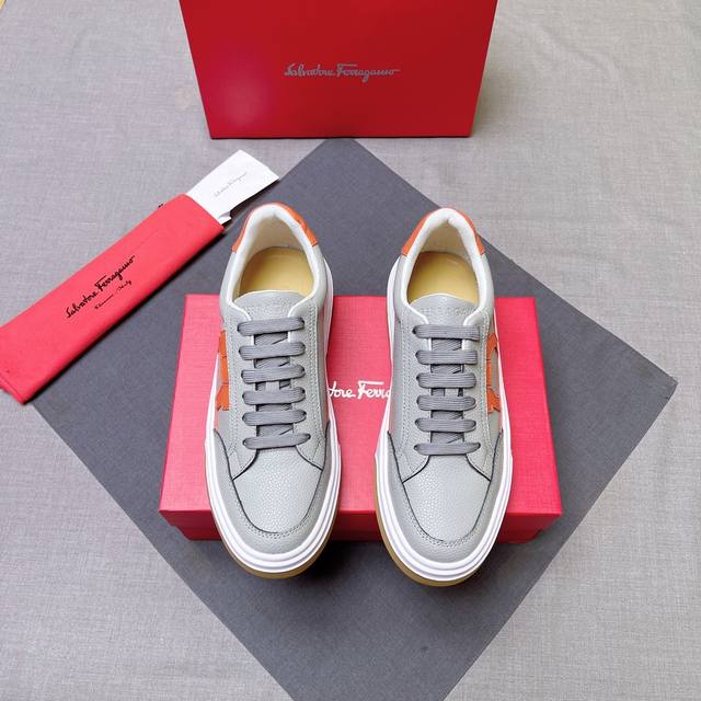 New Sports Shoes For Men From Feizha Street Are Coming. The Counters Are On Sale
