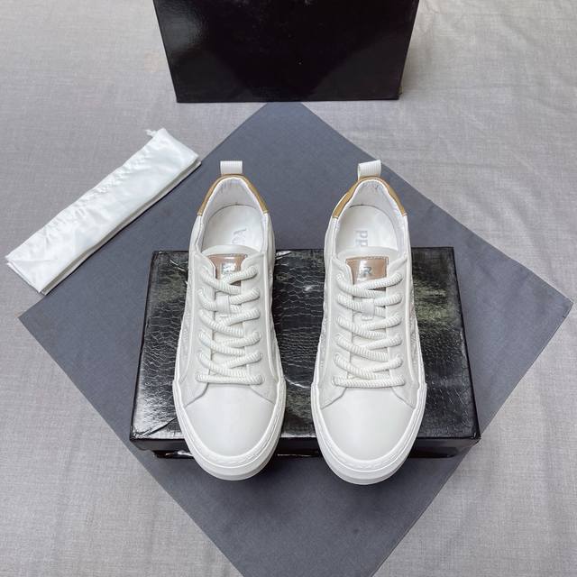 Prada 2025 New Models Are Carefully Crafted To Set Off The Whole Scene. The Inte