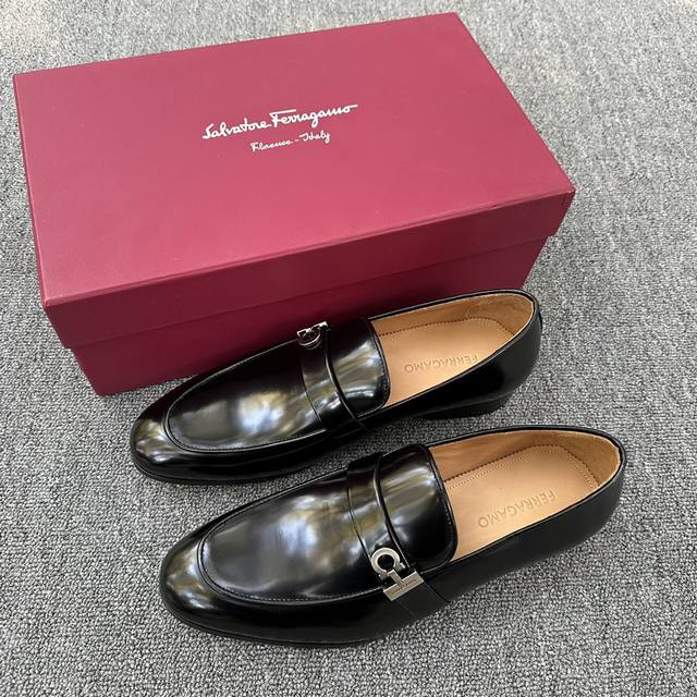 ferragamo Men's Leather Shoes Gancini Buckle Moccasin This Ferragamo Loafer I