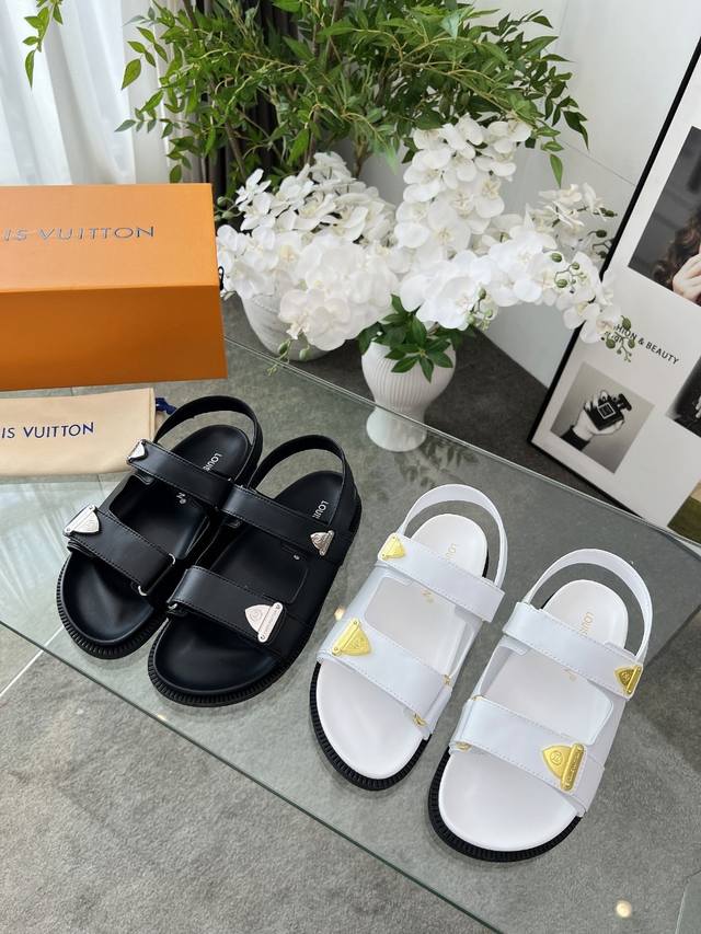 louis Vuitton Louis Vuitton Spring And Summer New Slippers Are On Sale. 1:1 H