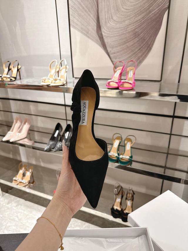 aq Bow 10 Fabric: Real Velvet Lining: Sheepskin Heel Height: Mm Size: 35-41 4