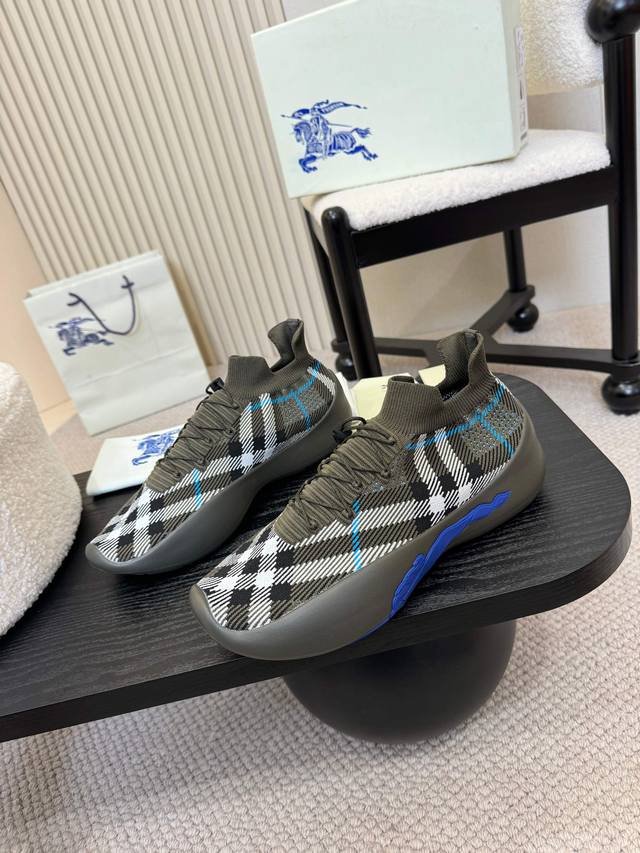 Real Price Burberry 2025 Hit Model Is Out. Ultra-Light Socks Shoes Are Versatile