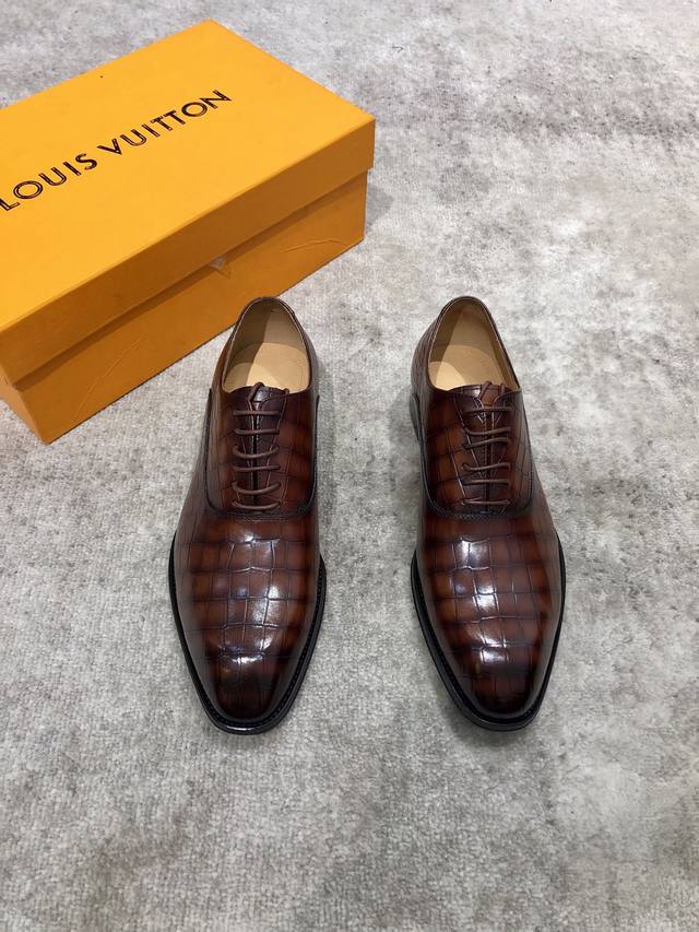 louis Vuitton Lv Men's Classic Oxford Shoes Men's Business Formal Carved Leat