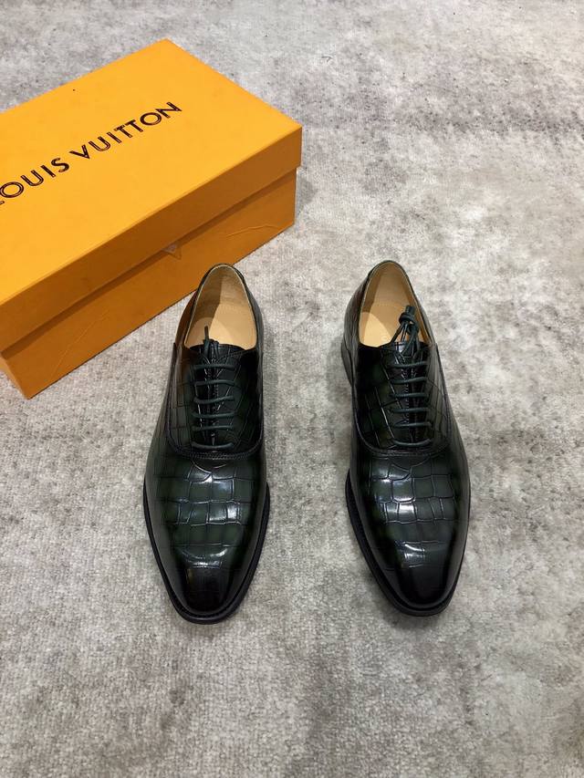 louis Vuitton Lv Men's Classic Oxford Shoes Men's Business Formal Carved Leat