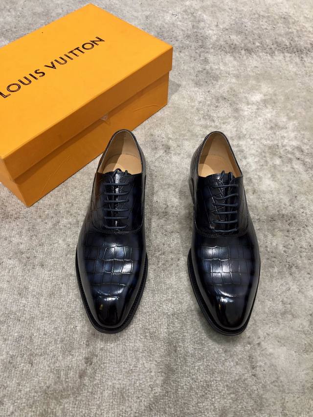 louis Vuitton Lv Men's Classic Oxford Shoes Men's Business Formal Carved Leat