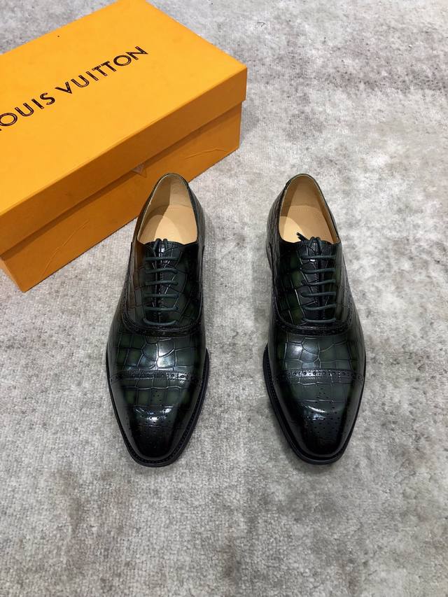 louis Vuitton Lv Men's Classic Oxford Shoes Men's Business Formal Carved Leat