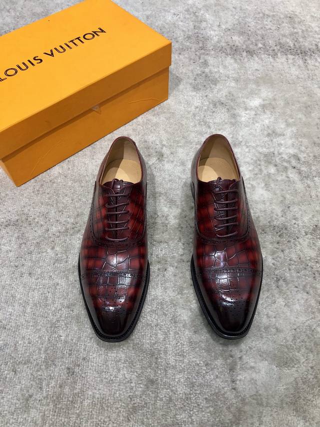 louis Vuitton Lv Men's Classic Oxford Shoes Men's Business Formal Carved Leat