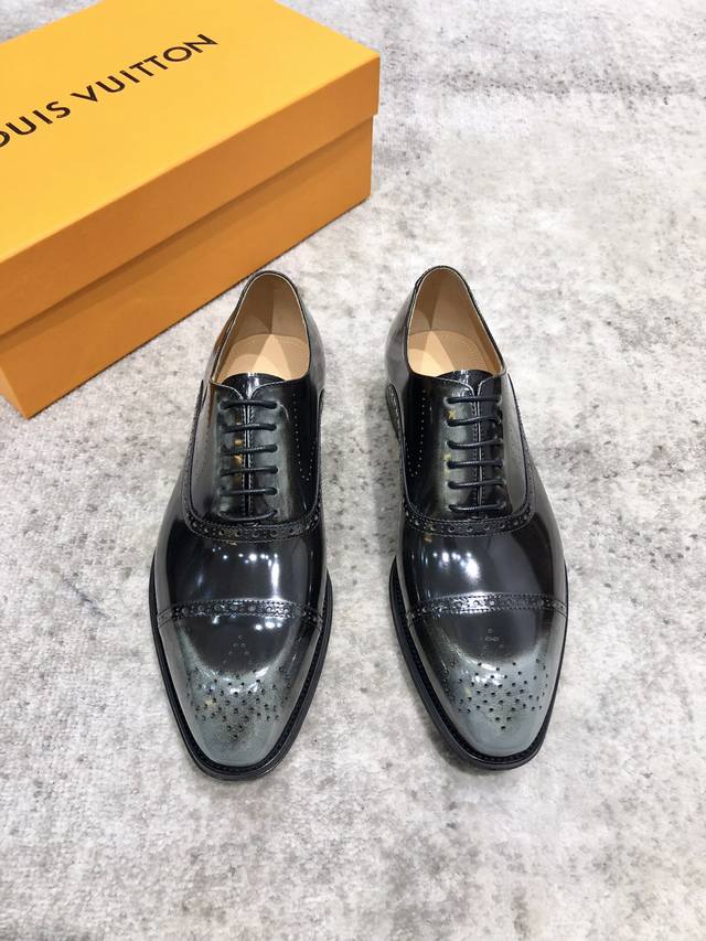 louis Vuitton Lv Men's Classic Oxford Shoes Men's Business Formal Carved Leat
