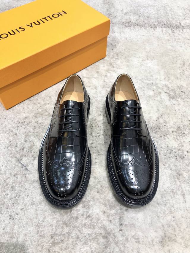 louis Vuitton Lv Louis Vuitton Calfskin Leather Oxford Shoes, Exquisite Brogu
