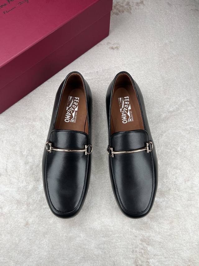 Ferragamo Men's Luxury Leather Shoes. This Men's Loafer Has An Elegant Shape And