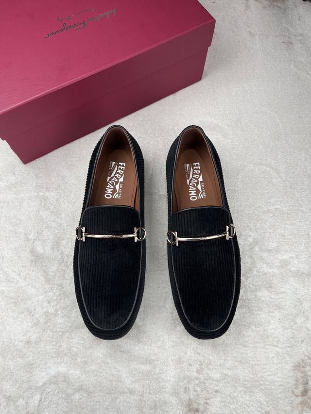 Ferragamo Men's Luxury Leather Shoes. This Men's Loafer Has An Elegant Shape And