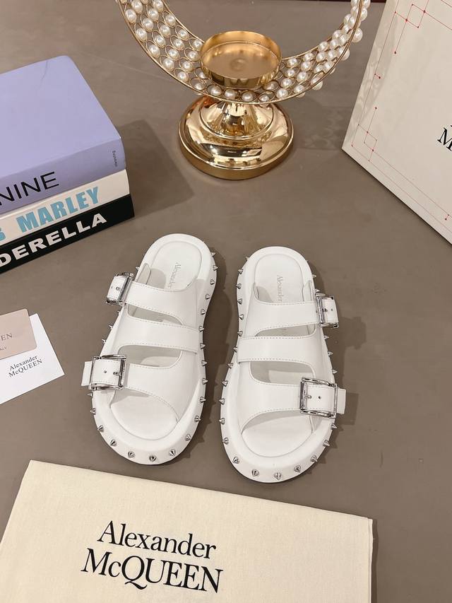 2025 Spring New Mcqueen Rivet Punk Style Thick-Soled Sandals Aiexandermcqueen