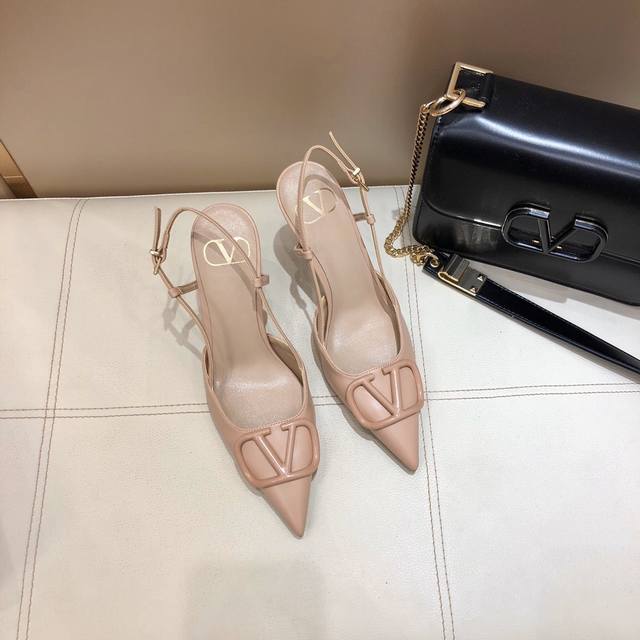 p Direct Sales Valentino Cowhide New V Buckle Single Shoes Perfect Interpreta