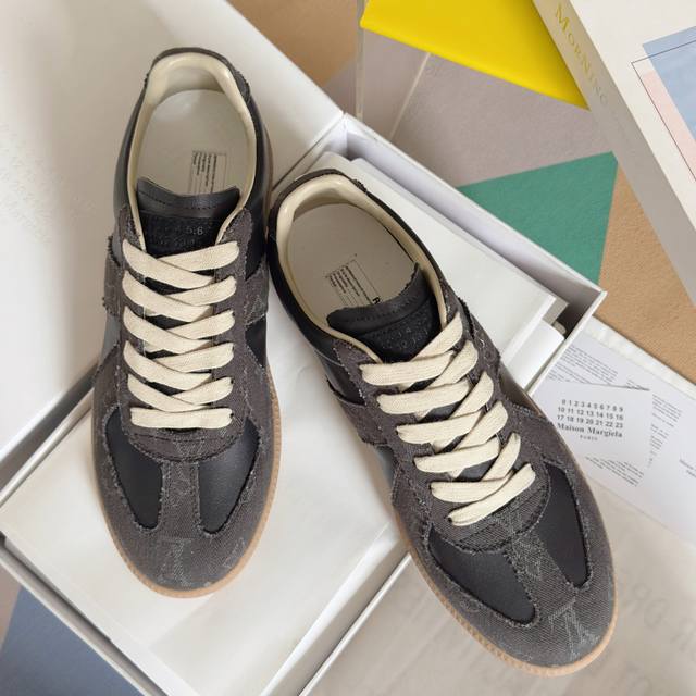 Top Version Couple Model Maisonmargiela Mm6 Margiela Couple Model German Trainin