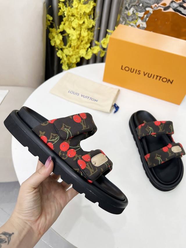 louis Vuitton Louis Vuitton Spring And Summer New Slippers Are On Sale. 1:1 H
