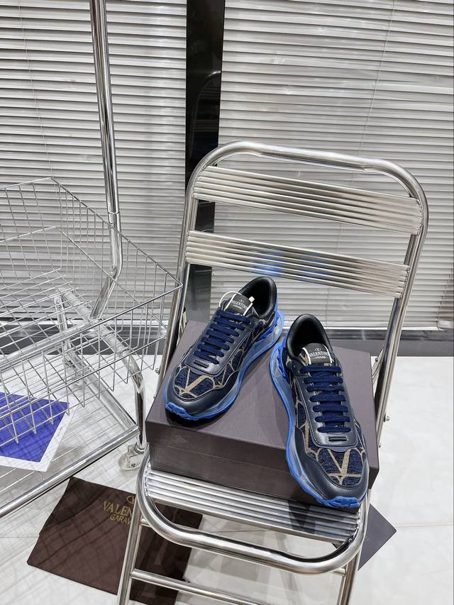 valentino Size: 39 44 38.45 Customized Valentino Sports Shoes Series Valentin