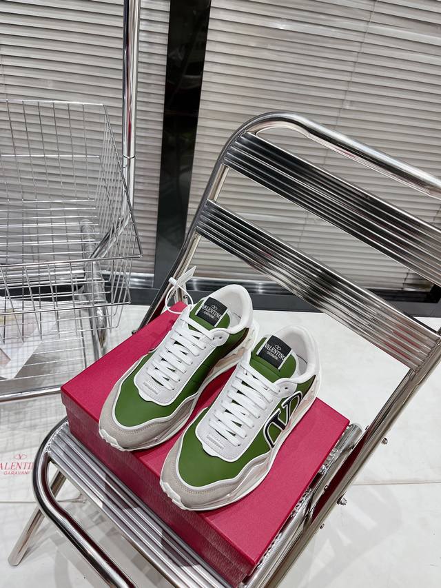 valentino Size: 39 44 38.45 Customized Valentino Sports Shoes Series Valentin