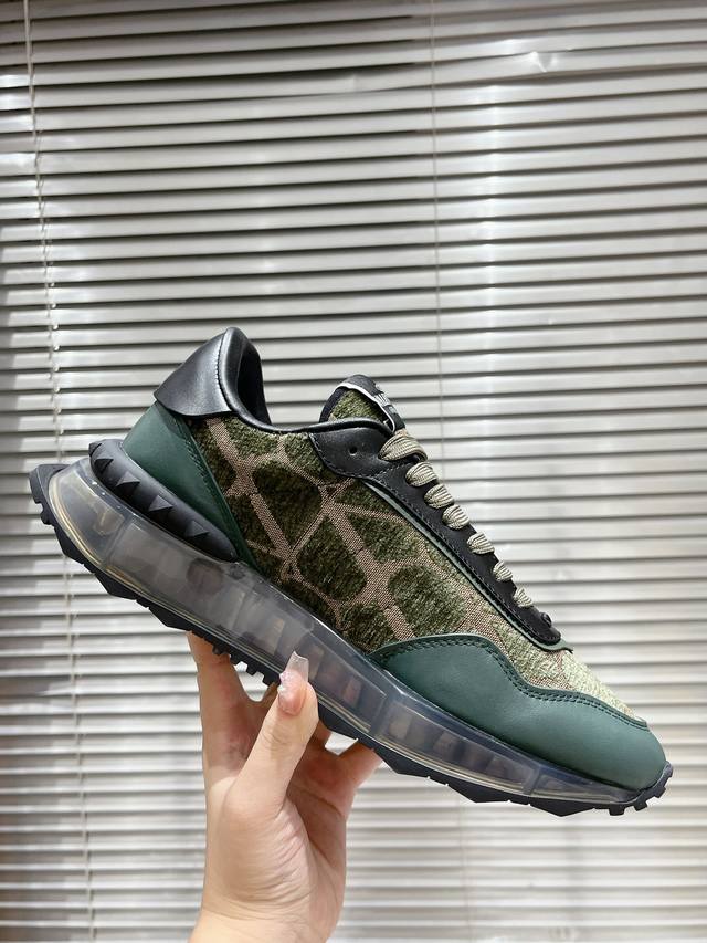 valentino Size: 39 44 38.45 Customized Valentino Sports Shoes Series Valentin