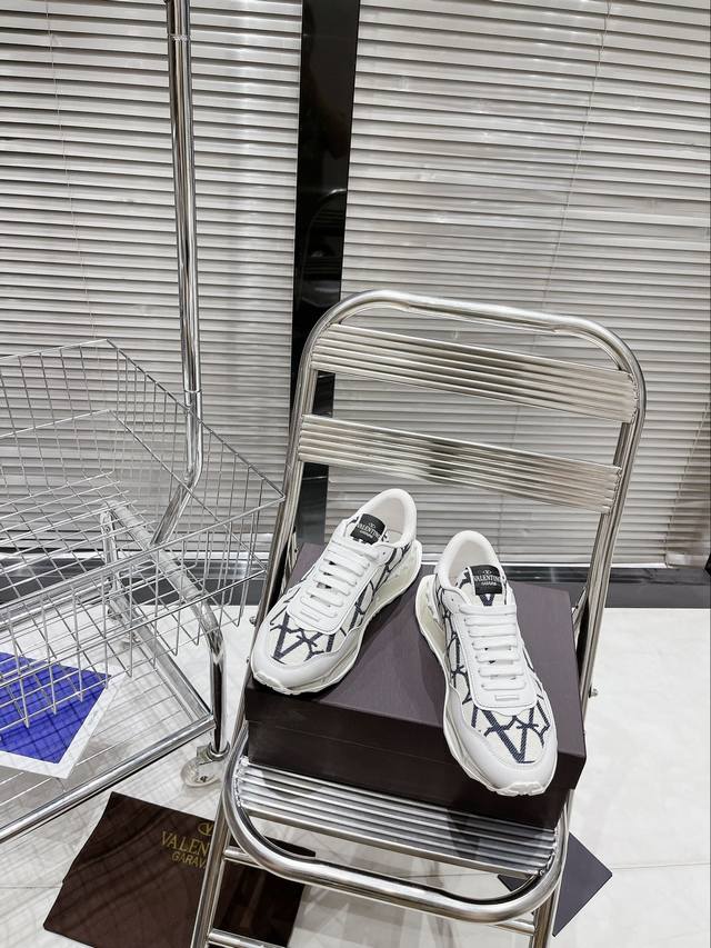 valentino Size: 39 44 38.45 Customized Valentino Sports Shoes Series Valentin
