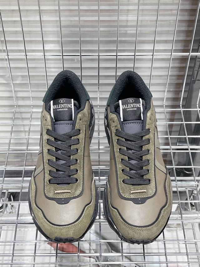 valentino Size: 39 44 38.45 Customized Valentino Sports Shoes Series Valentin
